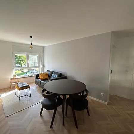 Apartment Simply Yellow