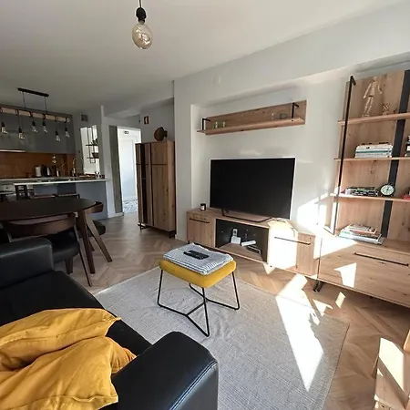 Apartment Simply Yellow *